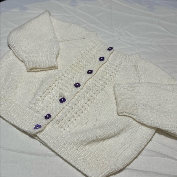 Vintage White and Purple Ribbed Knit Sweater V-Neck - Picture 2 of 8
